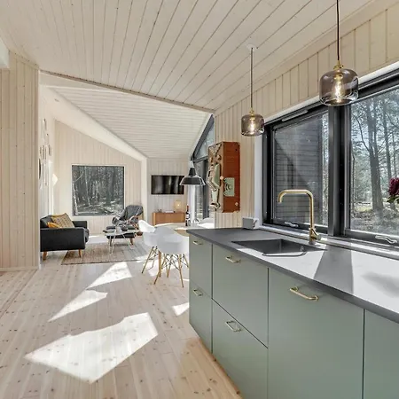 Ferienhaus 4 Bedroom Amazing In
