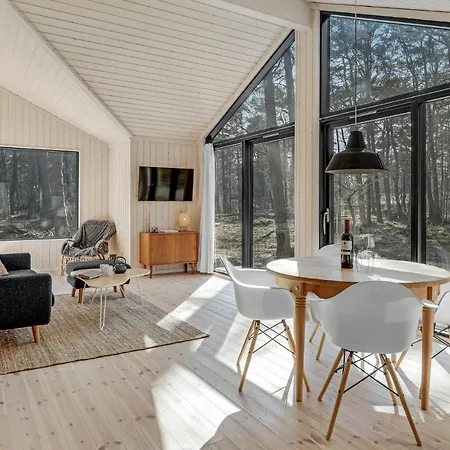 Ferienhaus 4 Bedroom Amazing In Neksø