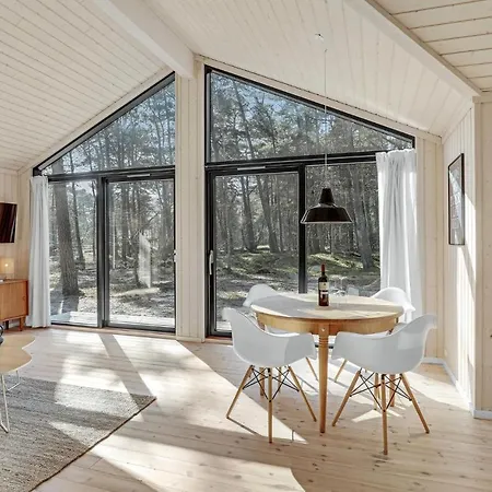 4 Bedroom Amazing In Ferienhaus *